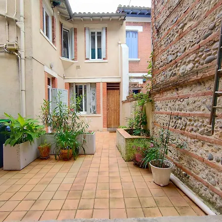 Le Petit Palais Au Calme Proche Metro/tram • Wifi Apartment