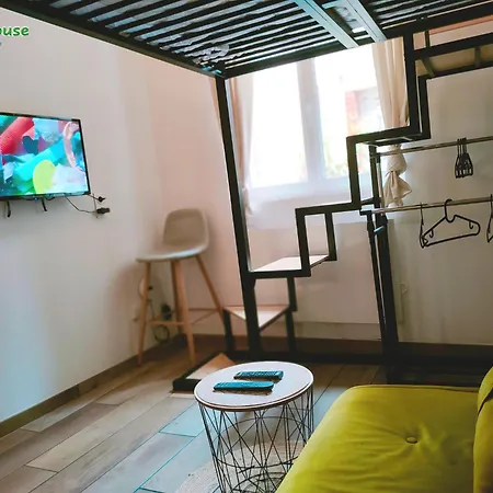 Le Petit Palais Au Calme Proche Metro/tram • Wifi Apartment